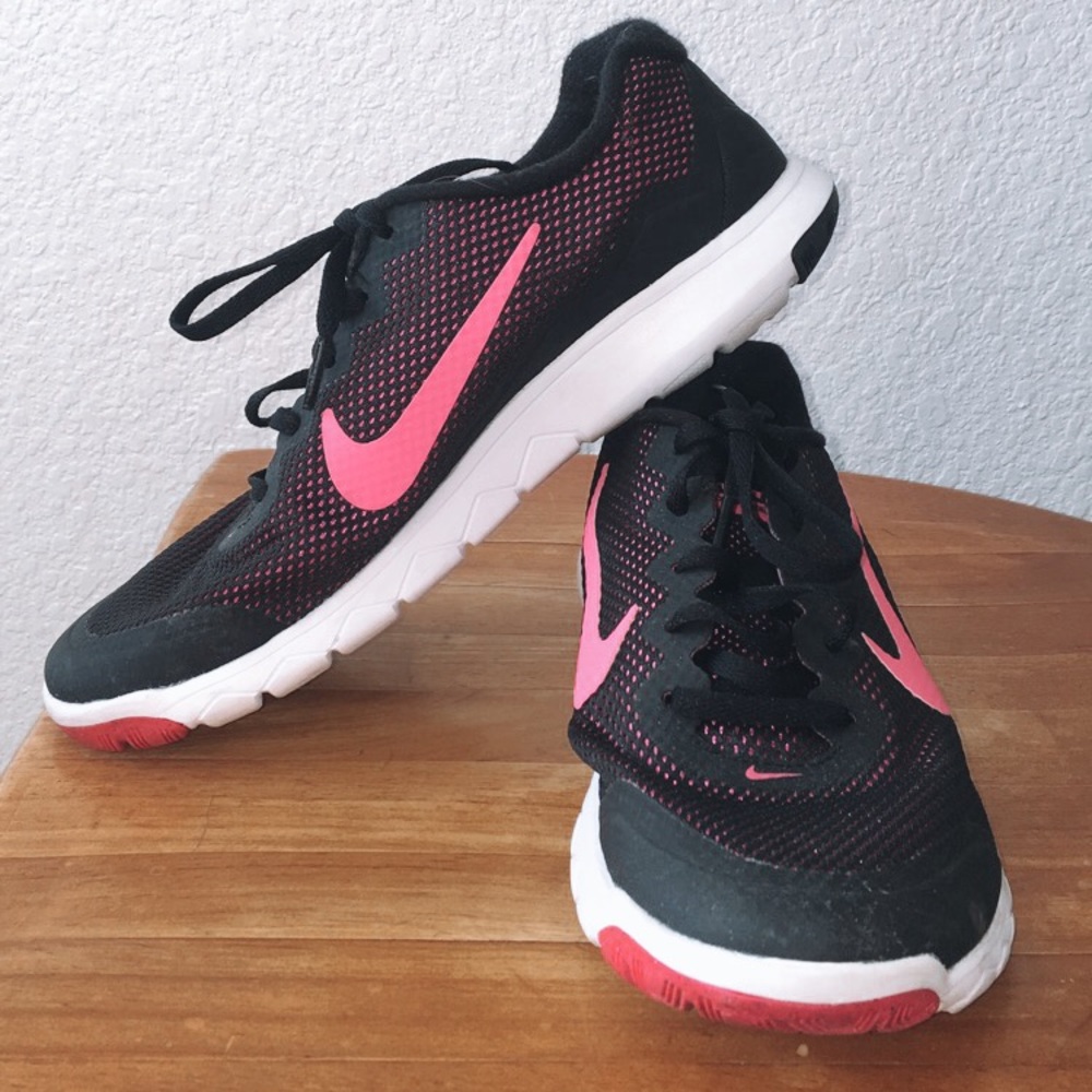 Nike Flex Experience RN4 pink and black shoes